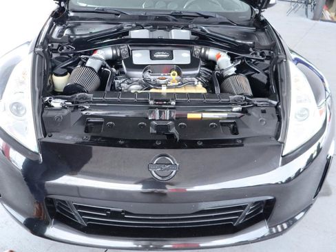 Used 2017 Nissan 370Z Coupe RWD image 32