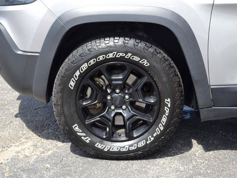 Used 2020 Jeep Cherokee Trailhawk w/ Cold Weather Group AWD/4WD image 54