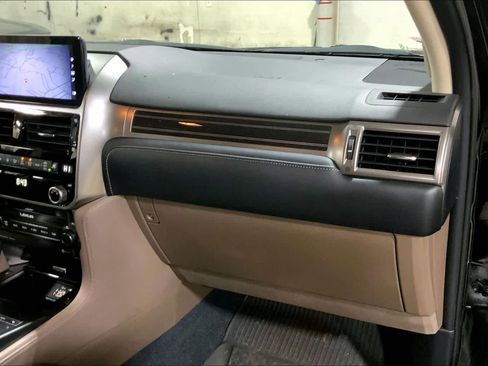 Used 2023 Lexus GX 460 Premium image 18