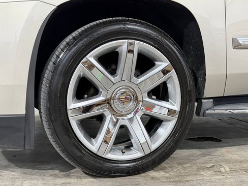 Used 2015 Cadillac Escalade Luxury AWD/4WD image 11