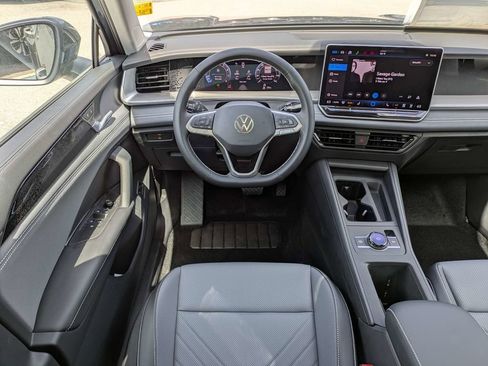 New 2026 Volkswagen Tiguan SE FWD image 20