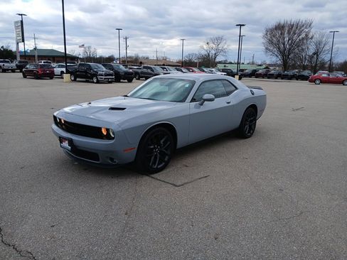 Used 2022 Dodge Challenger SXT w/ Driver Convenience Group image 3
