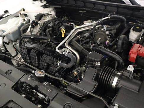 Used 2025 Nissan Altima 2.5 SV FWD image 11