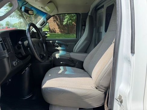 Used 2022 Chevrolet Express 3500 w/ Power Convenience Package RWD image 20