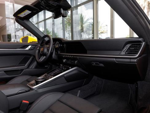 Used 2022 Porsche 911 Carrera RWD image 14