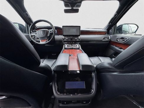 Used 2024 Lincoln Navigator Reserve image 10