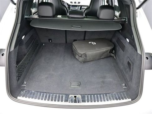 Used 2023 Porsche Cayenne Platinum Edition image 18