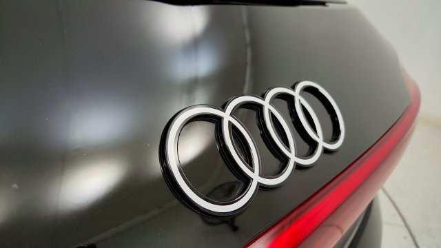 Used 2024 Audi Q8 e-tron Premium AWD/4WD image 31