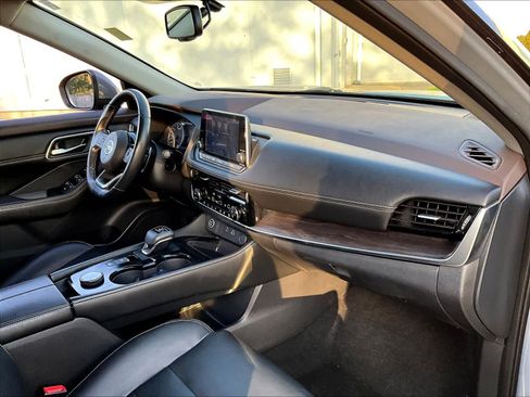 Used 2021 Nissan Rogue SL AWD/4WD image 14