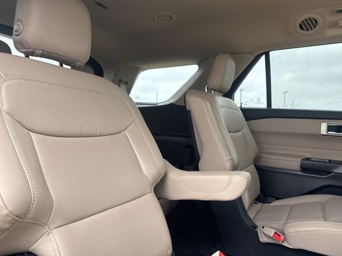 Used 2020 Ford Explorer XLT w/ Equipment Group 202A image 31