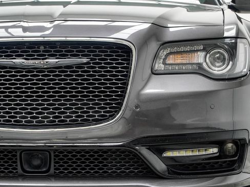 Used 2023 Chrysler 300 S w/ Comfort Group RWD image 10