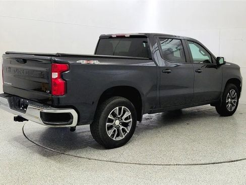 Used 2023 Chevrolet Silverado 1500 LT AWD/4WD image 7