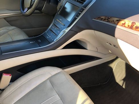 Used 2013 Lincoln MKZ image 16