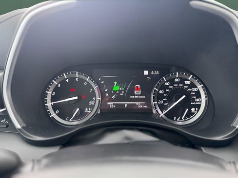 Used 2021 Toyota Highlander XLE image 9