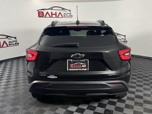Used 2025 Chevrolet Trax ACTIV w/ Sunroof Package FWD image 6
