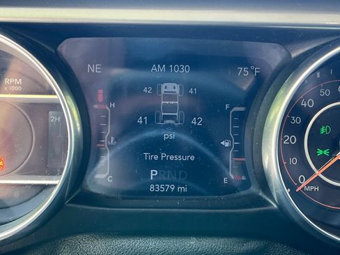 Used 2019 Jeep Wrangler Unlimited Sahara w/ Cold Weather Group AWD/4WD image 15