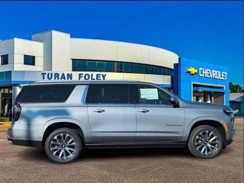 New 2026 Chevrolet Suburban High Country w/ LPO, Illumination Package image 6