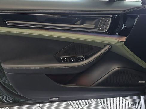 Certified 2025 Porsche Panamera 4 image 37