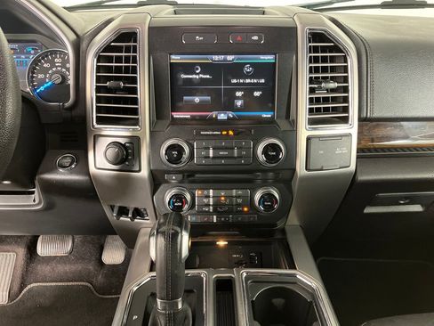 Used 2015 Ford F150 Platinum w/ Equipment Group 701A Luxury image 29