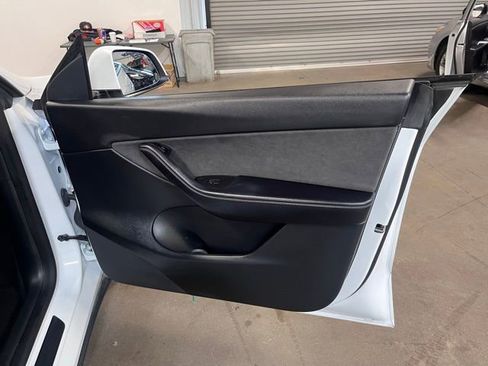 Used 2022 Tesla Model Y Long Range image 12