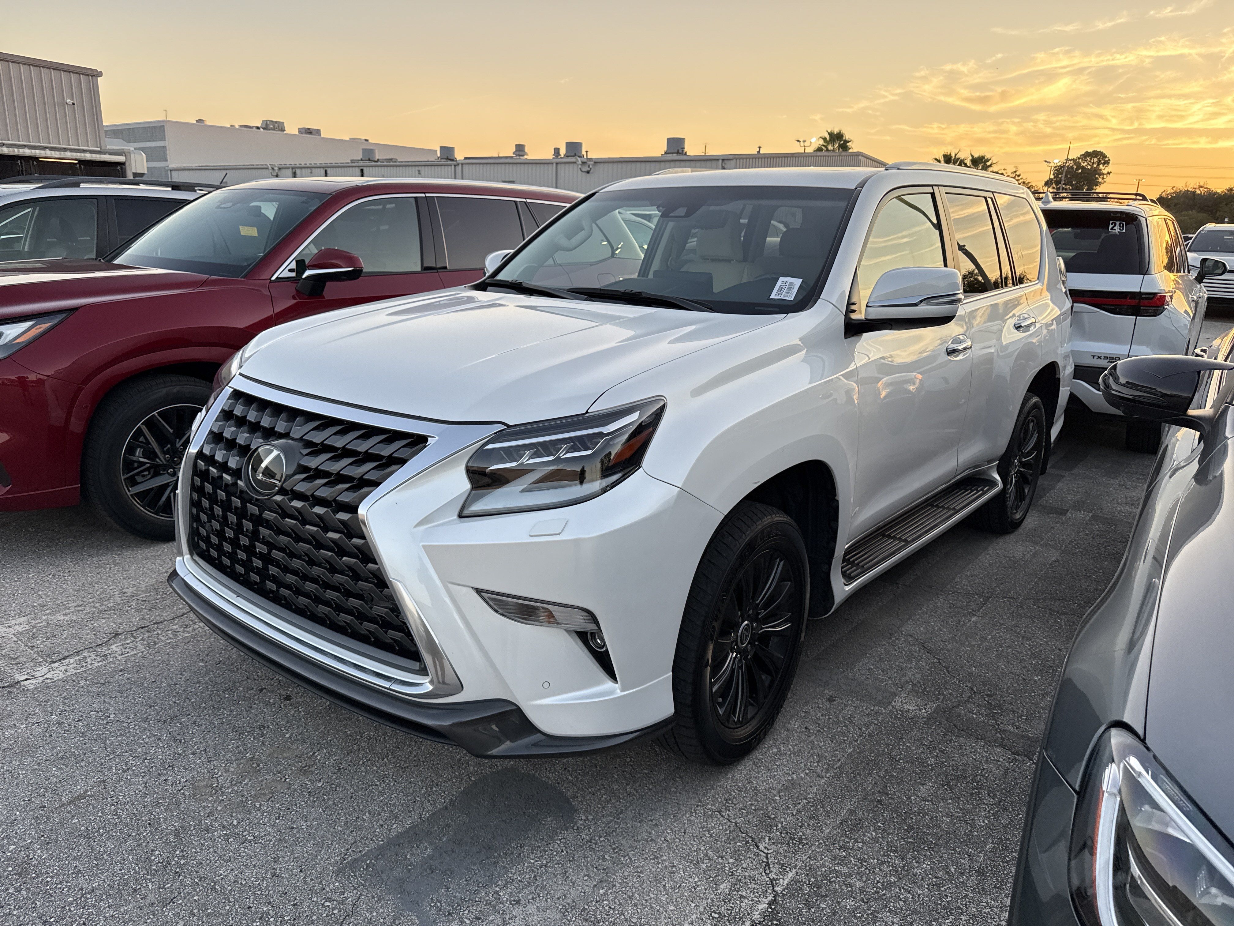 Used 2023 Lexus GX 460 Premium w/ Accessory Package AWD/4WD image 3