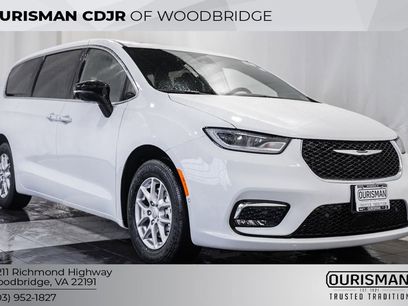 New 2026 Chrysler Pacifica Select