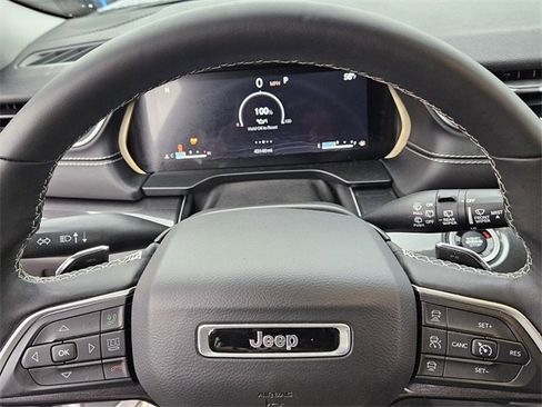 Used 2021 Jeep Grand Cherokee L Laredo w/ Luxury Tech Group I image 23