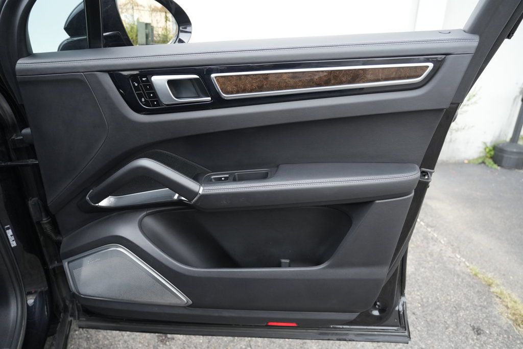 Used 2019 Porsche Cayenne Turbo AWD/4WD image 60