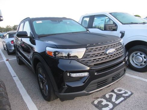 Used 2023 Ford Explorer XLT w/ Equipment Group 202A RWD image 1