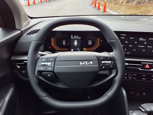 New 2026 Kia Sportage LX image 7