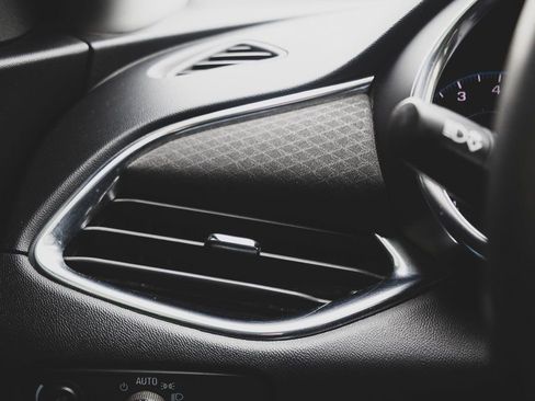 Used 2020 Chevrolet Malibu LT image 8