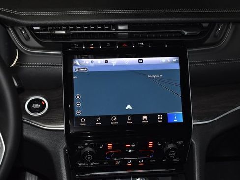 New 2025 Jeep Grand Cherokee Limited w/ Trailer Tow Package image 16