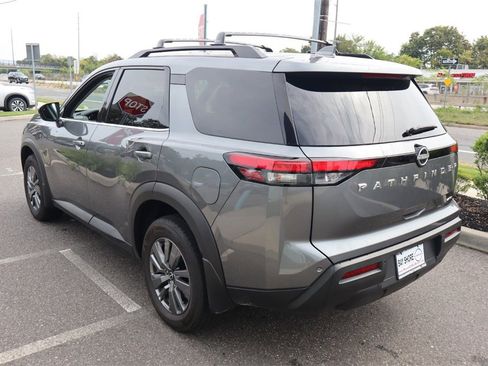 Certified 2025 Nissan Pathfinder SV image 8