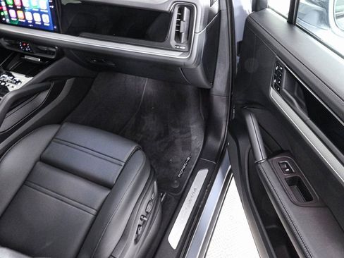 New 2025 Porsche Cayenne Coupe image 26