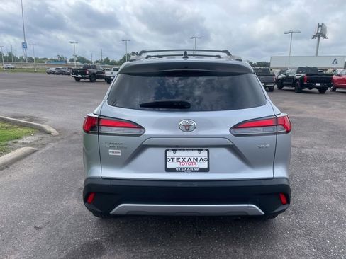 Used 2025 Toyota Corolla Cross XLE w/ Convenience Package FWD image 6