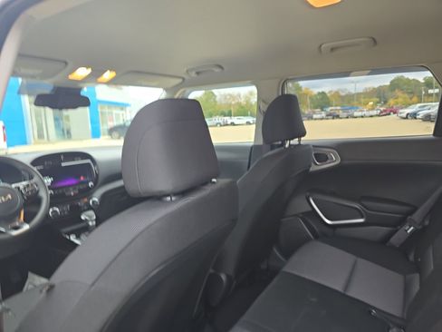 Used 2024 Kia Soul S image 11