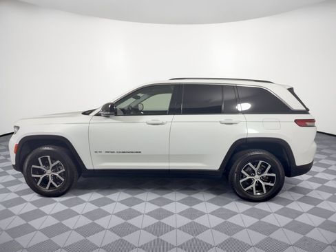Used 2022 Jeep Grand Cherokee Limited RWD image 2