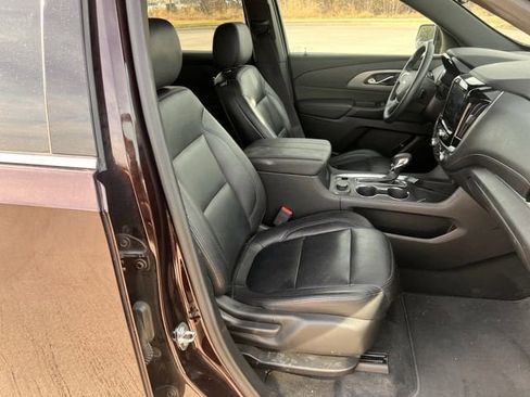 Used 2023 Chevrolet Traverse LT image 24