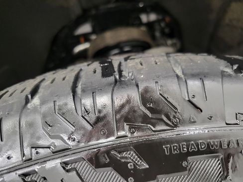 Used 2025 GMC Sierra 1500 AT4 w/ AT4 Premium Package image 4