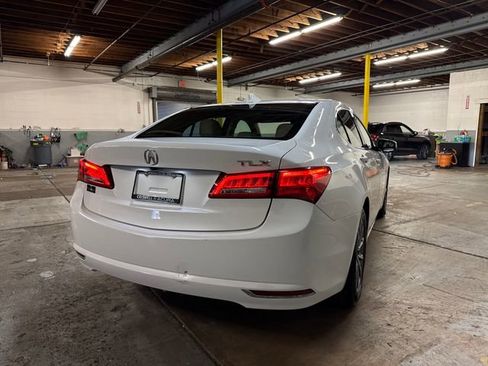 Certified 2018 Acura TLX FWD image 5