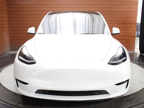 Used 2024 Tesla Model Y Long Range image 2