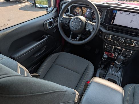 Used 2024 Jeep Wrangler Unlimited Sport AWD/4WD image 9
