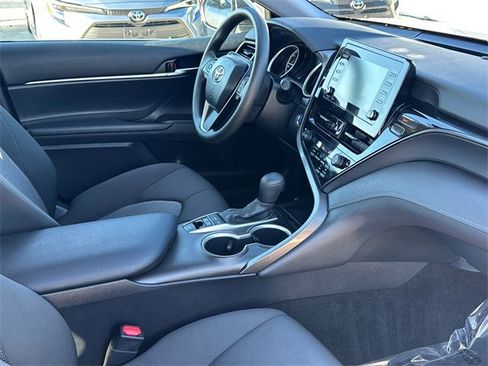 Used 2021 Toyota Camry LE image 10