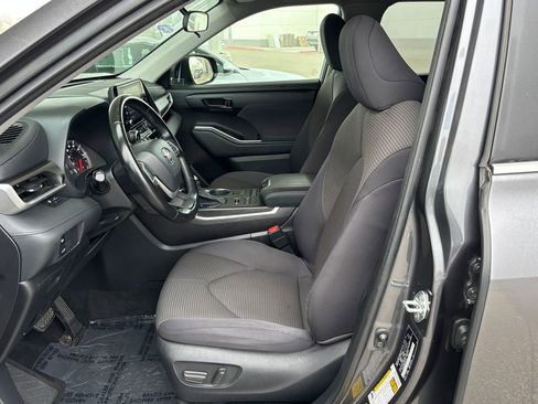 Used 2022 Toyota Highlander LE image 23