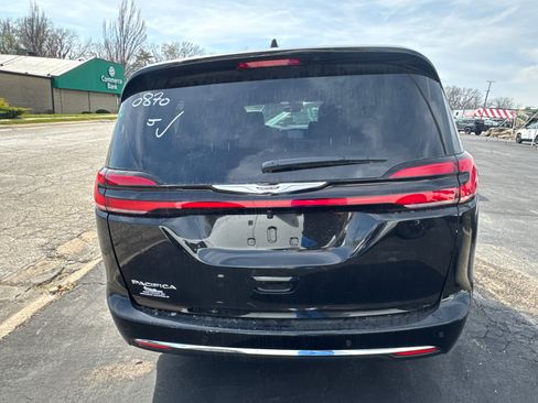 New 2026 Chrysler Pacifica Select image 4