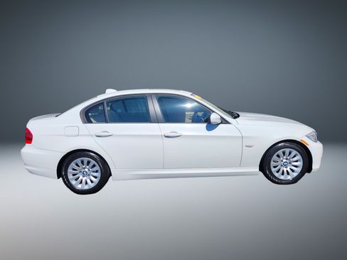 Used 2009 BMW 328i Sedan RWD image 2