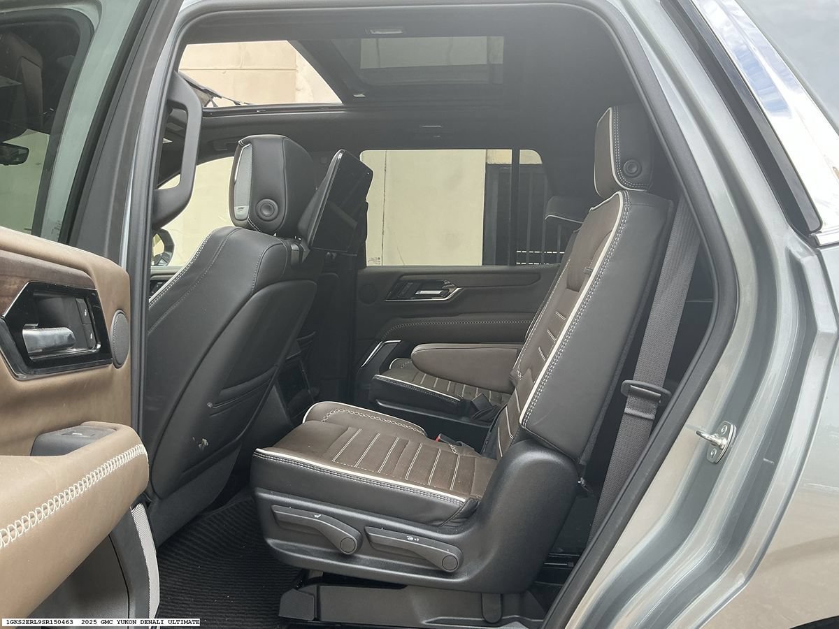 Used 2025 GMC Yukon Denali Ultimate AWD/4WD image 9