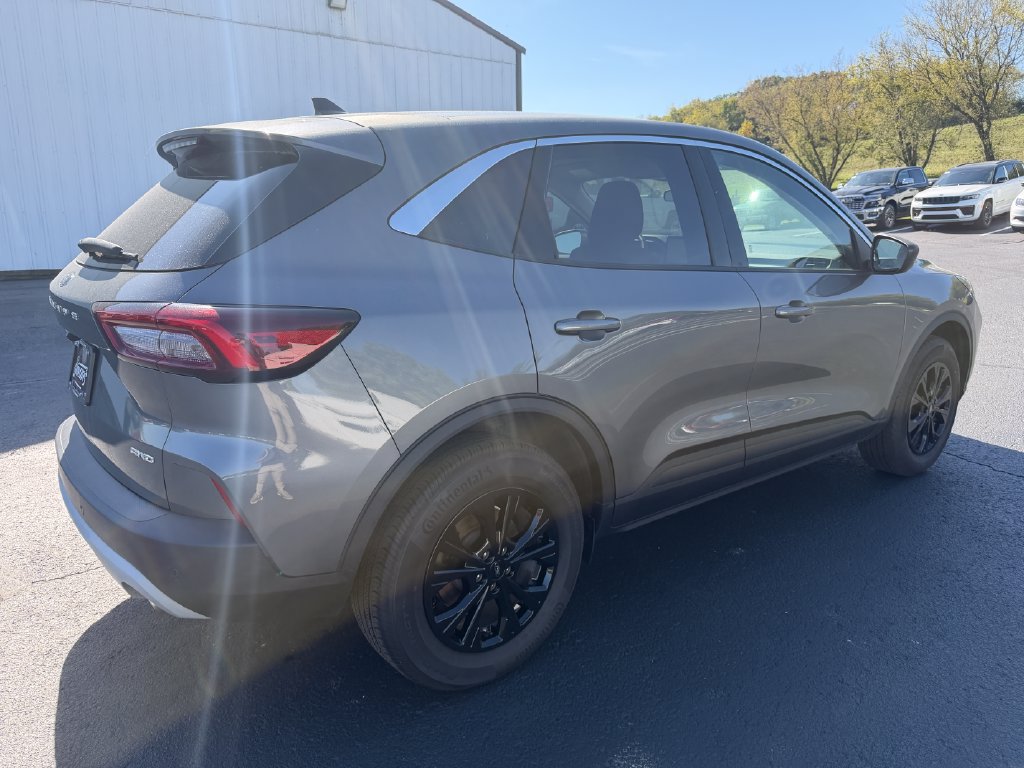 Used 2023 Ford Escape Active w/ Tech Pack #1 AWD/4WD image 5