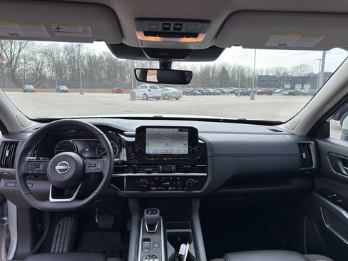 Certified 2025 Nissan Pathfinder SL w/ SL Premium Package image 28