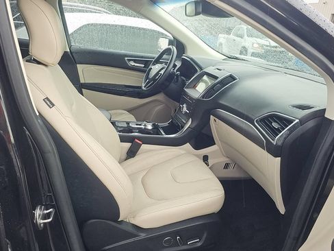 Used 2019 Ford Edge Titanium FWD image 6